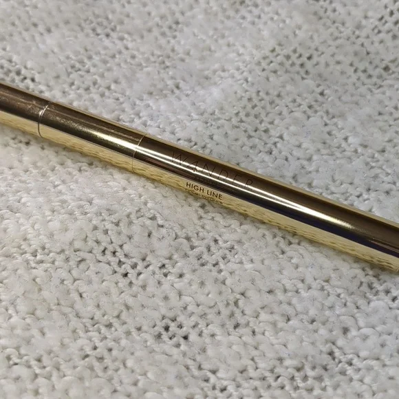 Wander Beauty High Line Liquid Eyeliner in Runway, 0.6ml/0.02fl oz - Picture 6 of 8